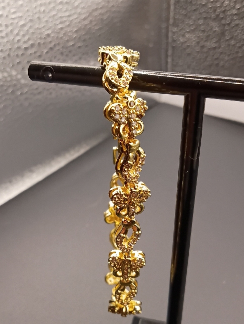 Elegant Gold Floral Link Bracelet - Women Jewelry